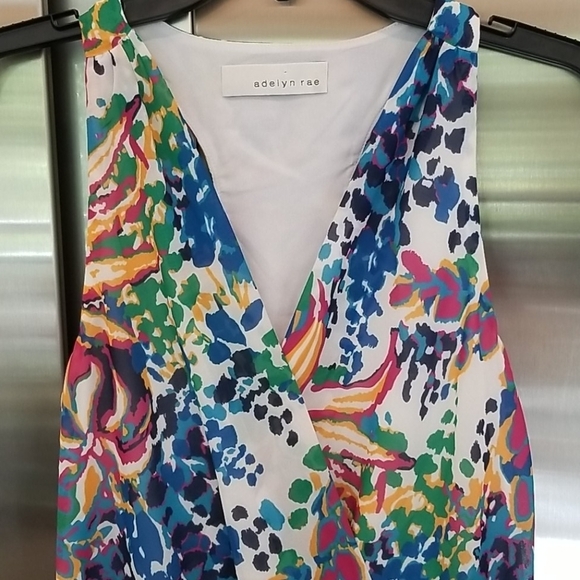 💕ADELYN RAE💕 Sleeveless Pattern Romper - Picture 3 of 8